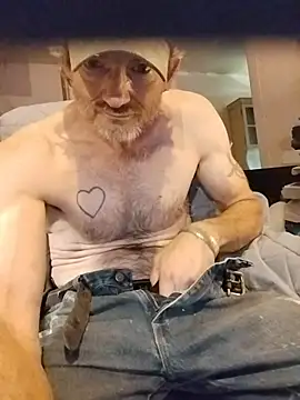 ROBERT0516 online show from May 19, 2026, 9:11 pm