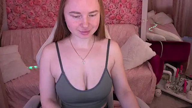 MiaRedFox online show from March 6, 2026, 6:41 am