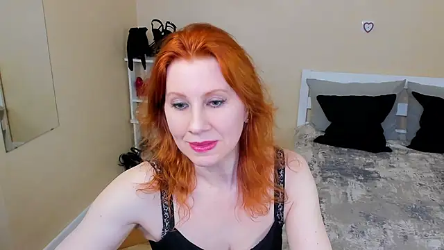 Snapshot of FoxySophia chatting on February 12, 2026, 10:53 pm FoxySophia online show from February 12, 2026, 10:53 pm