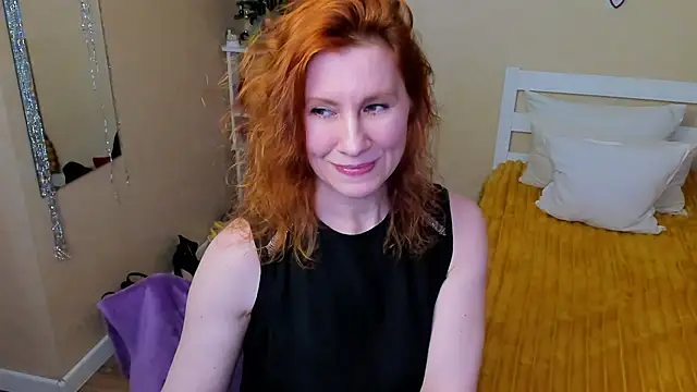 Snapshot of FoxySophia chatting on December 19, 2025, 11:45 am FoxySophia online show from December 19, 2025, 11:45 am