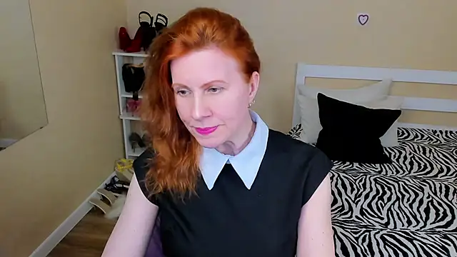 Snapshot of FoxySophia chatting on May 4, 2026, 4:38 am FoxySophia online show from May 4, 2026, 4:38 am