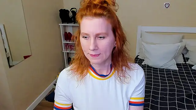 Snapshot of FoxySophia chatting on December 1, 2025, 10:38 am FoxySophia online show from December 1, 2025, 10:38 am