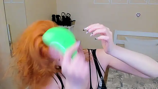 Snapshot of FoxySophia chatting on February 19, 2026, 9:12 pm FoxySophia online show from February 19, 2026, 9:12 pm