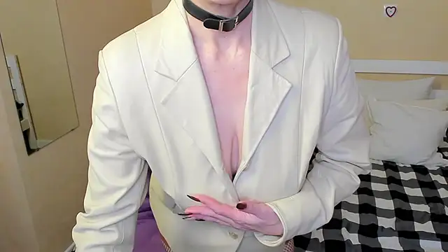 Snapshot of FoxySophia chatting on November 21, 2025, 9:30 am FoxySophia online show from November 21, 2025, 9:30 am