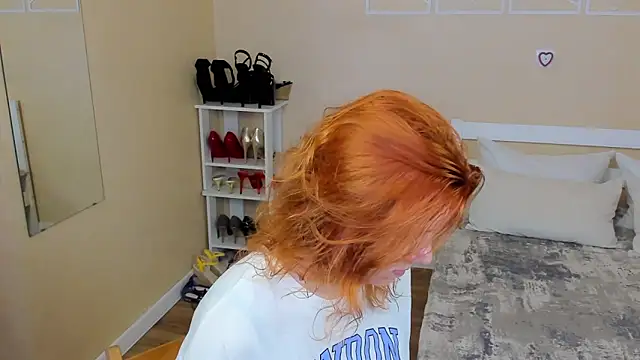 Snapshot of FoxySophia chatting on February 21, 2026, 6:10 pm FoxySophia online show from February 21, 2026, 6:10 pm