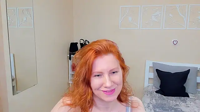 Snapshot of FoxySophia chatting on February 15, 2026, 7:13 pm FoxySophia online show from February 15, 2026, 7:13 pm