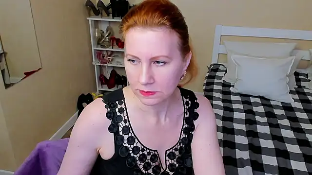 Snapshot of FoxySophia chatting on November 6, 2025, 10:19 am FoxySophia online show from November 6, 2025, 10:19 am