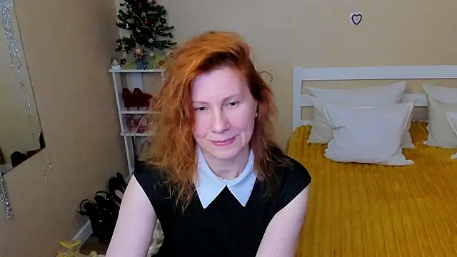 Snapshot of FoxySophia chatting on December 21, 2025, 2:52 pm FoxySophia online show from December 21, 2025, 2:52 pm