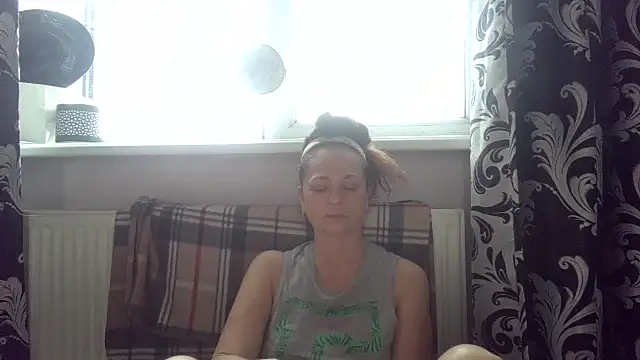 LindaStarS online show from June 3, 2026, 4:46 am
