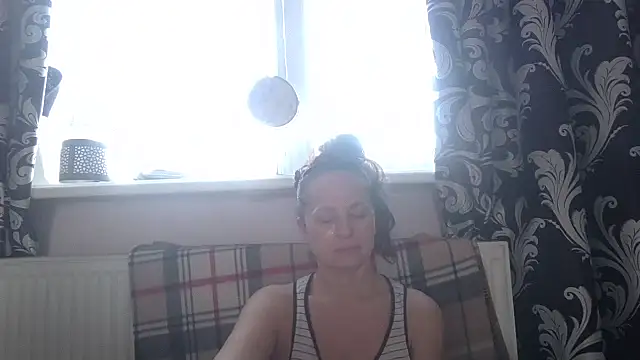 LindaStarS online show from March 27, 2026, 4:54 am