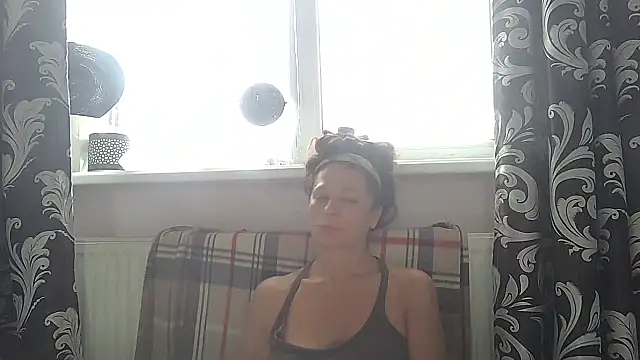 LindaStarS online show from July 4, 2026, 6:09 am