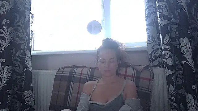 LindaStarS online show from April 8, 2026, 5:20 am