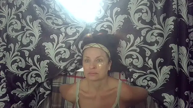 LindaStarS online show from July 14, 2026, 4:39 am
