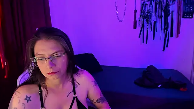 dungeongirls online show from November 10, 2025, 7:19 pm