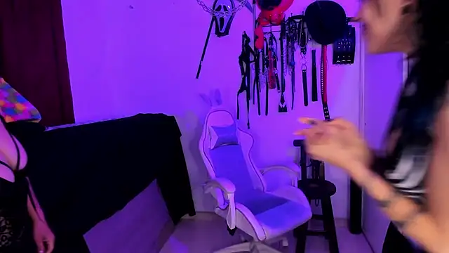 Snapshot of dungeongirls chatting on October 10, 2025, 9:15 pm dungeongirls online show from October 10, 2025, 9:15 pm