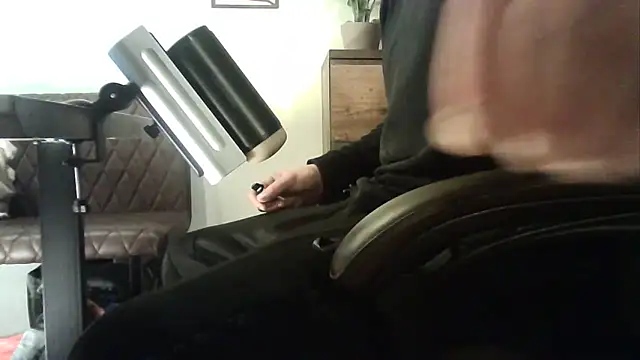 Snapshot of ShyGuyWannaTry chatting on October 11, 2025, 12:33 am ShyGuyWannaTry online show from October 11, 2025, 12:33 am