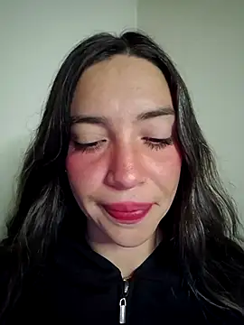 Snapshot of loveuu-bae chatting on February 16, 2026, 12:31 am loveuu-bae online show from February 16, 2026, 12:31 am