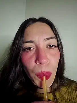 Snapshot of loveuu-bae chatting on January 13, 2026, 12:47 am loveuu-bae online show from January 13, 2026, 12:47 am