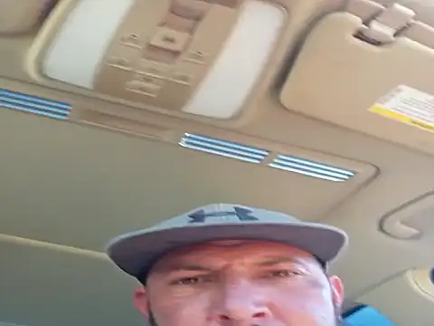 Snapshot of UncutHammer69 chatting on October 1, 2025, 8:24 pm UncutHammer69 online show from October 1, 2025, 8:24 pm