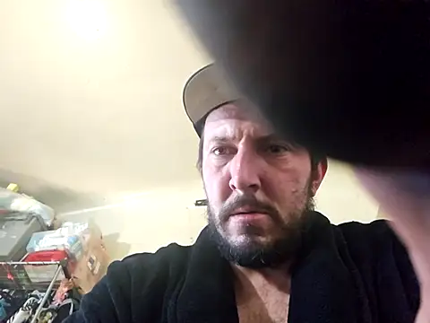 Snapshot of UncutHammer69 chatting on January 5, 2026, 5:27 pm UncutHammer69 online show from January 5, 2026, 5:27 pm