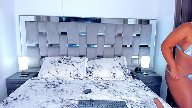 Cammiila online show from November 10, 2025, 7:41 pm