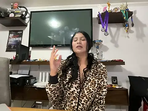 kinky milaxh online show from March 5, 2026, 2:08 am