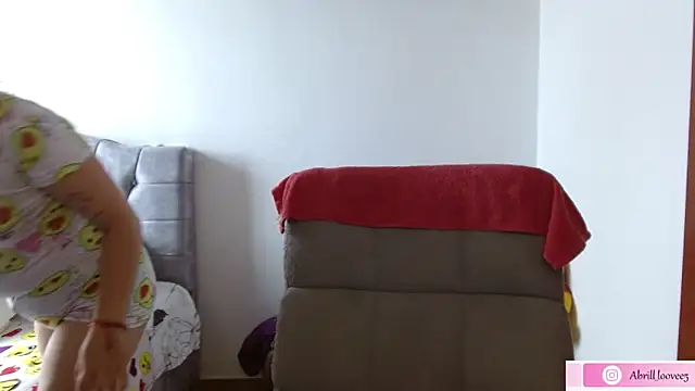 abril love2 online show from April 7, 2026, 5:26 pm