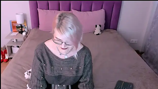 Snapshot of sabrinamacmarren chatting on November 25, 2025, 12:49 pm sabrinamacmarren online show from November 25, 2025, 12:49 pm