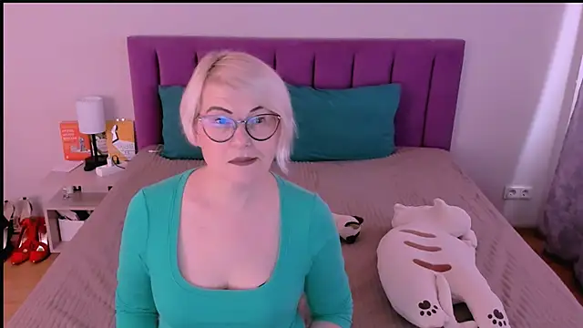 Snapshot of sabrinamacmarren chatting on October 22, 2025, 9:31 am sabrinamacmarren online show from October 22, 2025, 9:31 am