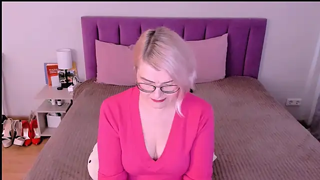 Snapshot of sabrinamacmarren chatting on November 28, 2025, 8:03 am sabrinamacmarren online show from November 28, 2025, 8:03 am