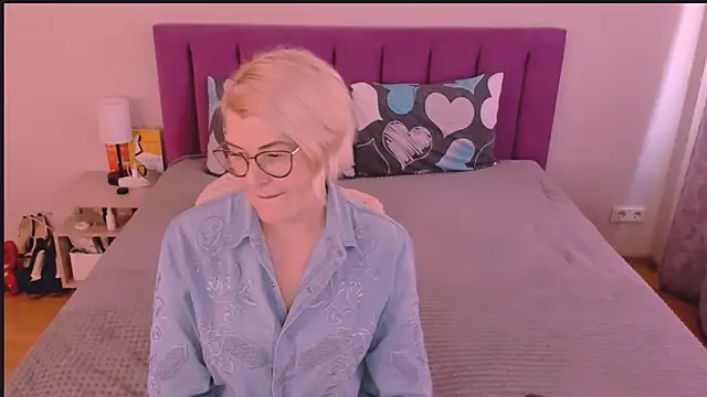 Snapshot of sabrinamacmarren chatting on October 9, 2025, 11:44 am sabrinamacmarren online show from October 9, 2025, 11:44 am