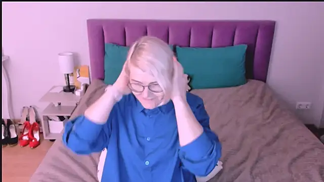 Snapshot of sabrinamacmarren chatting on October 24, 2025, 8:41 pm sabrinamacmarren online show from October 24, 2025, 8:41 pm