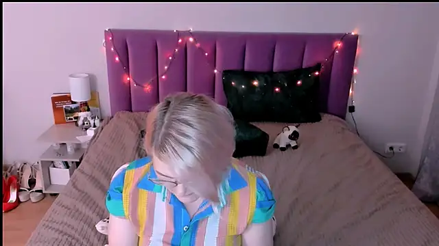 Snapshot of sabrinamacmarren chatting on December 13, 2025, 8:04 pm sabrinamacmarren online show from December 13, 2025, 8:04 pm