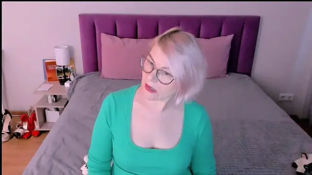 Snapshot of sabrinamacmarren chatting on December 1, 2025, 7:31 am sabrinamacmarren online show from December 1, 2025, 7:31 am