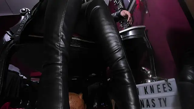 MeGoddesSara online show from January 9, 2026, 4:08 am