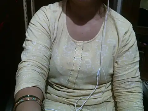 Snapshot of UrsMansi chatting on November 7, 2025, 3:44 am UrsMansi online show from November 7, 2025, 3:44 am