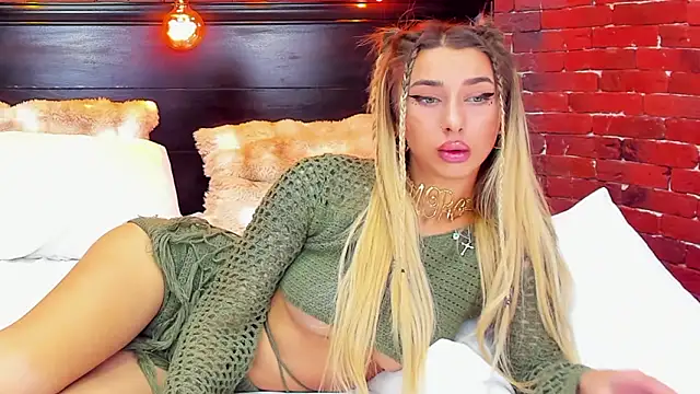 ChristynaRoss online show from February 1, 2026, 8:40 pm