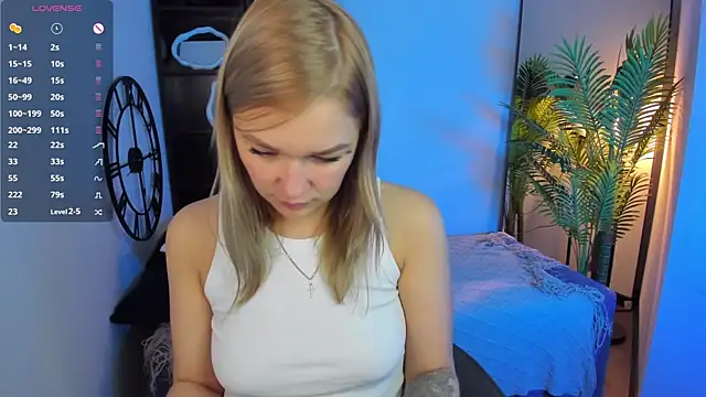 Snapshot of BellaDreamy chatting on November 14, 2025, 9:13 am BellaDreamy online show from November 14, 2025, 9:13 am