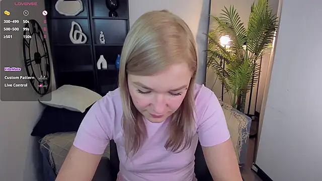 Snapshot of BellaDreamy chatting on November 18, 2025, 9:12 am BellaDreamy online show from November 18, 2025, 9:12 am