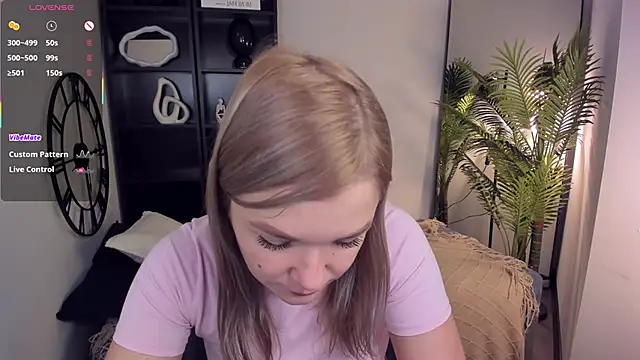 Snapshot of BellaDreamy chatting on November 12, 2025, 9:13 am BellaDreamy online show from November 12, 2025, 9:13 am