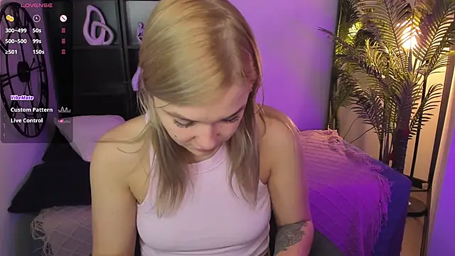 Snapshot of BellaDreamy chatting on November 30, 2025, 9:21 am BellaDreamy online show from November 30, 2025, 9:21 am