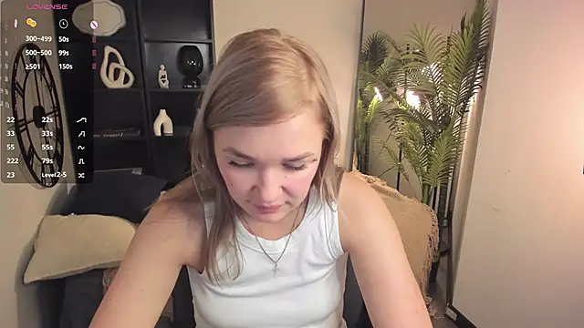 Snapshot of BellaDreamy chatting on October 24, 2025, 5:23 pm BellaDreamy online show from October 24, 2025, 5:23 pm