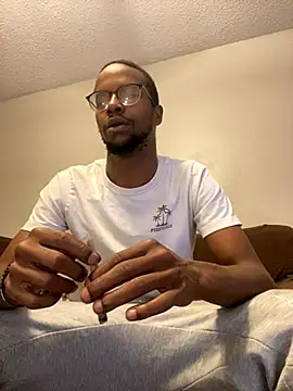 Snapshot of daloyhasabigdick chatting on October 20, 2025, 2:06 pm daloyhasabigdick online show from October 20, 2025, 2:06 pm