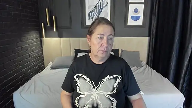 LindaPassionate online show from July 10, 2026, 5:29 am