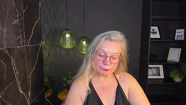 NataliMellow online show from October 17, 2025, 1:13 pm