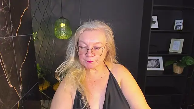 Snapshot of NataliMellow chatting on October 28, 2025, 1:21 pm NataliMellow online show from October 28, 2025, 1:21 pm