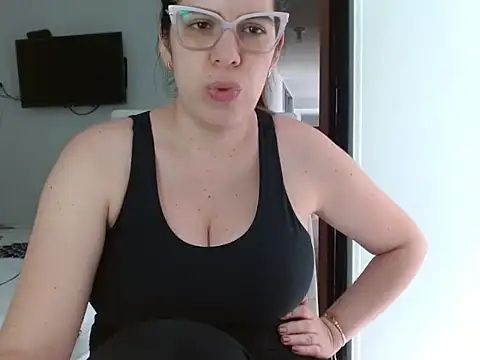 ashlymoon online show from May 7, 2026, 4:54 pm