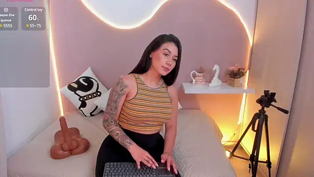 EllieMitchell online show from March 14, 2025, 7:55 pm