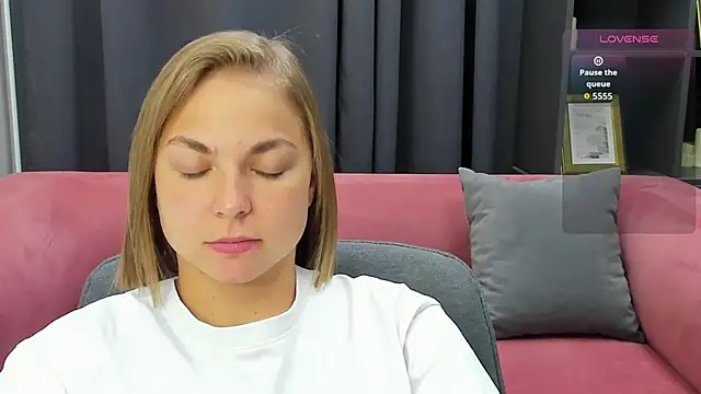 Snapshot of TataArdent chatting on November 13, 2025, 8:35 pm TataArdent online show from November 13, 2025, 8:35 pm