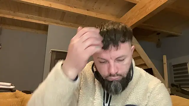 Snapshot of AlphaSparks chatting on December 17, 2025, 4:06 am AlphaSparks online show from December 17, 2025, 4:06 am